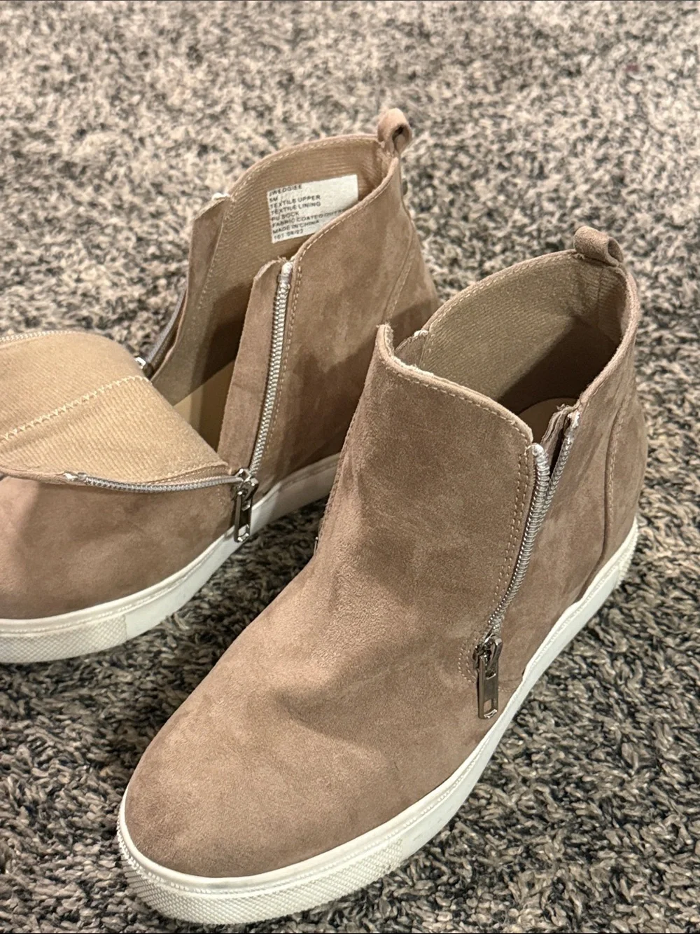 Steve Madden Wedgie Size 5 Taupe Hidden Wedge Sneaker Booties